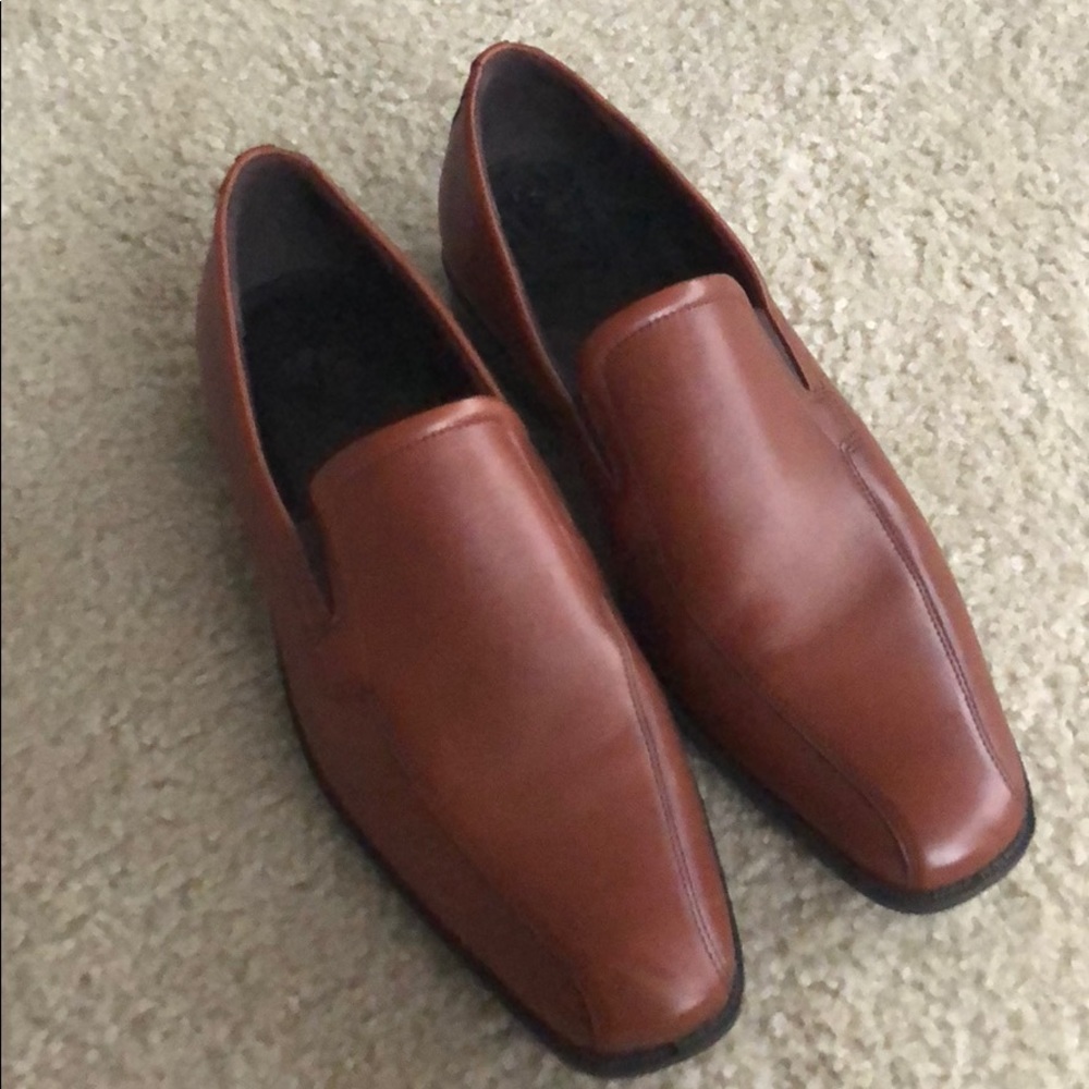 Men’s brown slip on dress shoes